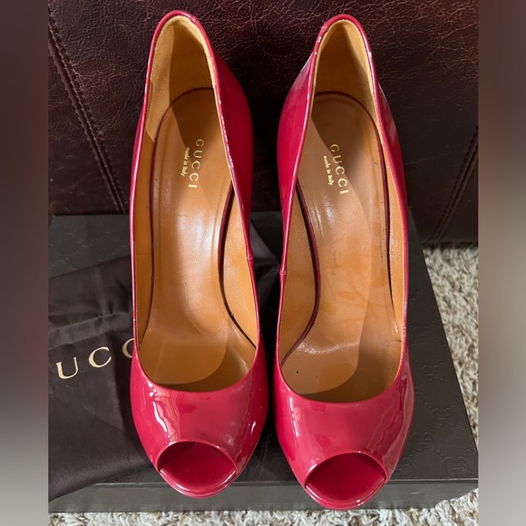 GUCCI Vernice Crystal New Raspberry Patton Leather Peep Toe Heels - EUC - Picture 2 of 12